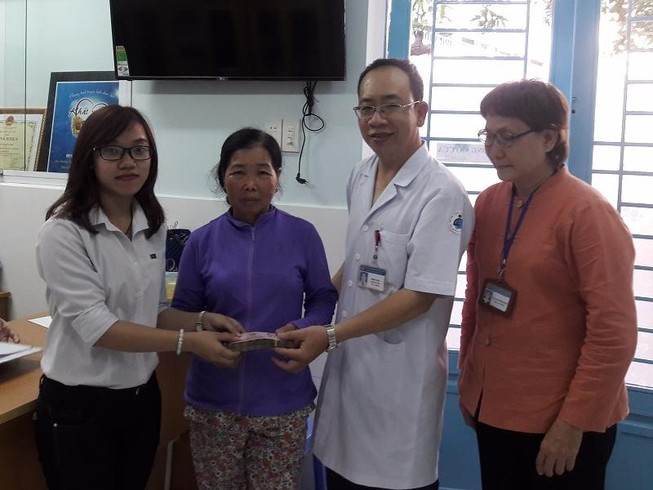 Bạn đọc hỗ trợ hơn 50 triệu cho bé bị tháo khớp tay