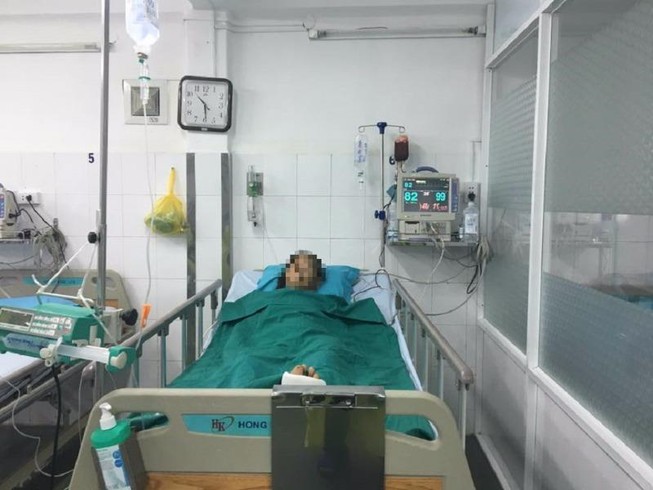 Đút rơm cho bò ăn, cụ bà bị gãy 8 xương sườn