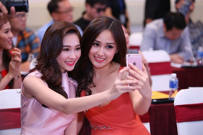 Tám hoa hậu, á hậu Việt Nam cùng đọ sắc