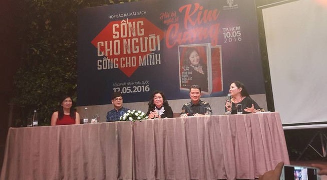 Văn nghệ sĩ nổi tiếng tham dự ra mắt hồi ký của Kỳ nữ Kim Cương
