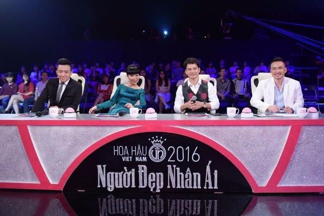 Xuân Bắc, Chi Bảo, Trấn Thành chất vấn thí sinh hoa hậu về làm từ thiện