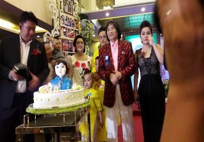 Nghệ sĩ Minh Vương tổ chức sinh nhật lớn kiểu live show
