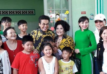 Thanh Bạch và Thúy Nga Paris nói gì về việc đám cưới 8 lần