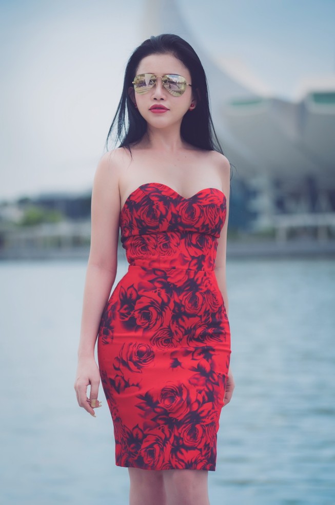 Hoa hậu Janny Thủy Trần đến Singapore đóng phim