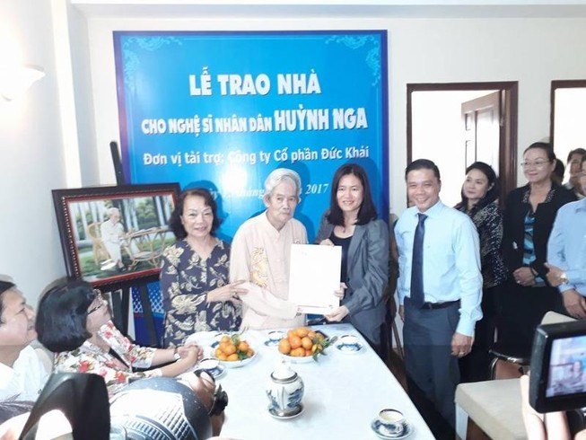 Đạo diễn 'Đời cô Lựu' được tặng căn hộ mới