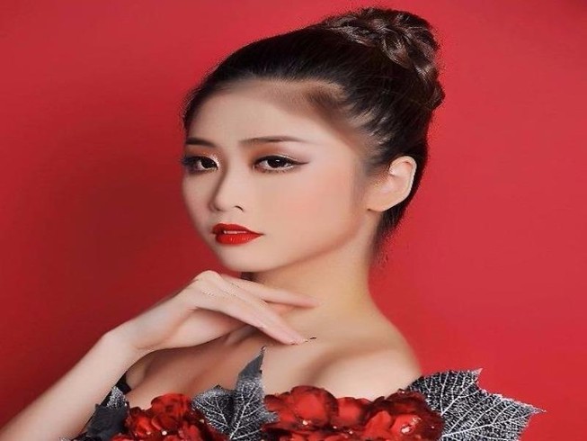 Thùy Dương khoe váy dạ hội Miss Heritage ở Nam Phi