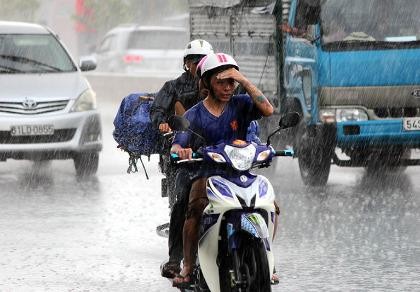 Cơn mưa 'vàng' thứ hai giải nhiệt cho Sài Gòn