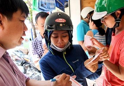 Người Sài Gòn đổ xô mua vé số kiểu Mỹ, giải đặc biệt 12 tỉ đồng