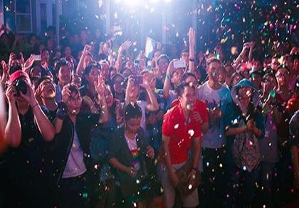 Cộng đồng LGBT TP.HCM đội mưa ăn mừng ngày hội VietPride 2016