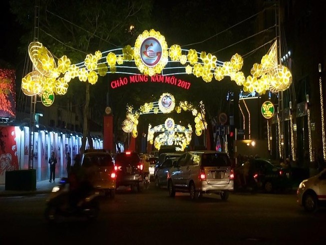TP.HCM lung linh đèn hoa chào năm mới 2017