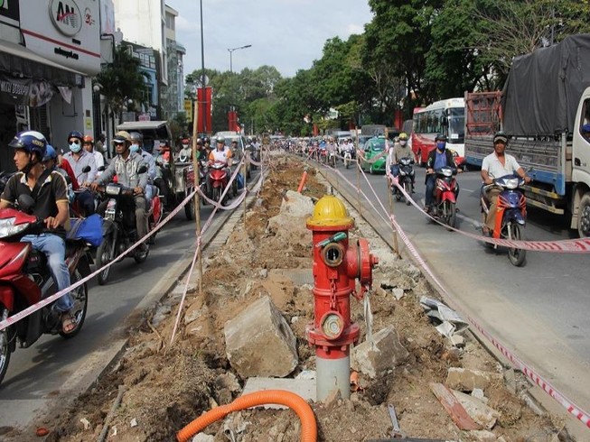 TP.HCM: Lô cốt bủa vây đường phố dịp cuối năm
