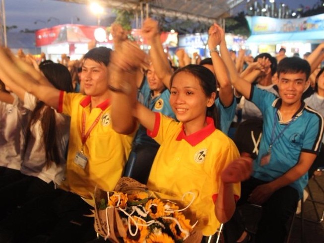Sinh viên không về ăn tết vì lũ lụt mất mùa