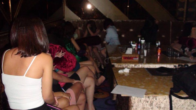 Nhà hàng cho khách hút shisha trái phép