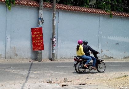 Lê Hoàng Anh Vũ và Nguyễn Văn Cường hai nghi can chuyên giết cướp xe ôm vừa bị công an Bình Tân bắt.