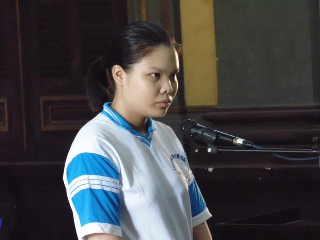Gái bán dâm chích điện khách, cướp 1 triệu đồng xin được sống