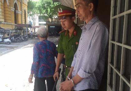 Con trai làm giả giấy tờ nhà của mẹ đi lừa đảo tiền tỉ
