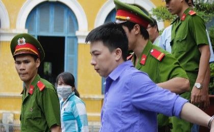 Bênh vợ, chồng vượt biển về giết người