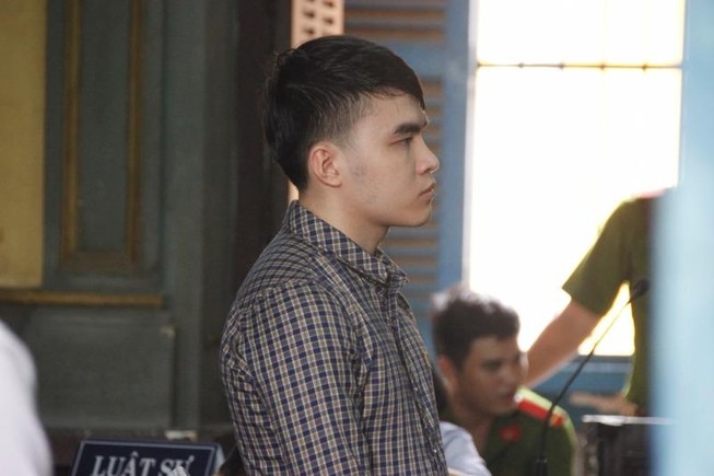 Dụ quan hệ đồng tính ‘tay ba’ rồi giết bạn tình