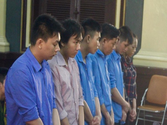 Băng cướp dùng gái quê 'nhử' đại gia lãnh án