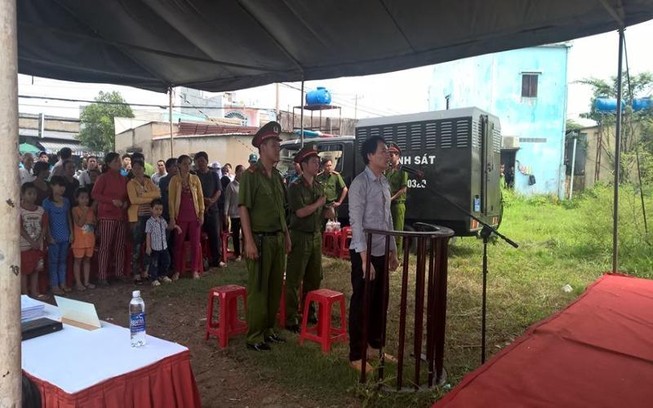 Đâm chết vợ hờ vì cái bánh xe bị mềm