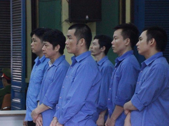 Hoãn xử vì băng nhóm giang hồ nói bị nhục hình