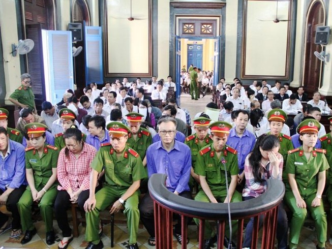 Gần 30 cán bộ hải quan tiếp tay doanh nghiệp trốn thuế