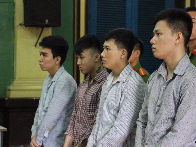 Mang mã tấu chém người vì nổi hứng lúc nhậu