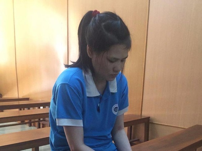 Nữ quái giết bạn tình đồng tính trong khách sạn hầu tòa