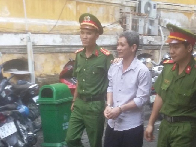 Nhân viên giám định dùng vàng giả lừa Công ty Vàng SJC