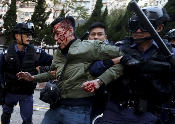 Một sinh viên bị bắt liên quan hỗn chiến đầu năm ở Hong Kong