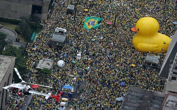Siêu biểu tình lật đổ tổng thống Brazil