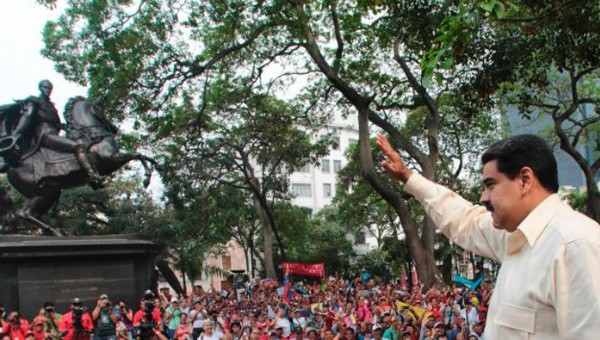 Tổng thống Venezuela đối mặt nguy cơ bị lật đổ