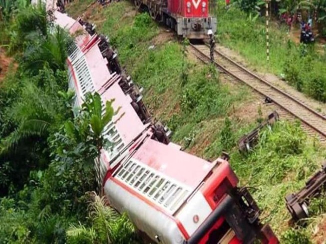 Lật tàu lửa, 55 người chết, gần 600 người bị thương