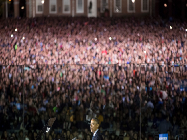 Clinton, Obama diễn thuyết sau hàng rào kính chắn đạn