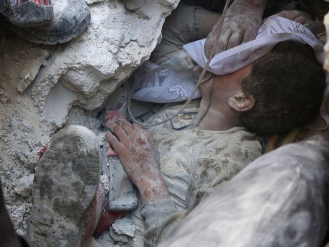 Tang thương Aleppo, 87 người chết vì không kích