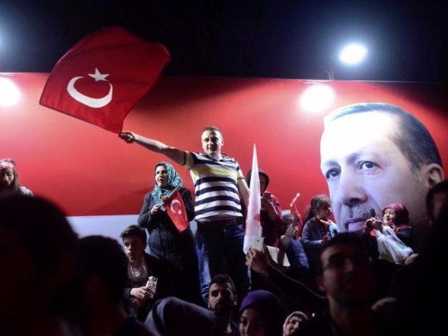 Tổng thống Erdogan thắng trưng cầu dân ý