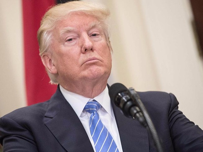 Nhà Trắng gồng mình, chao đảo vì ông Trump