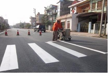 Tạm giữ tài xế xe đầu kéo tông chết công nhân sửa đường