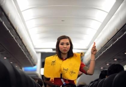 Hành khách tháo áo phao trên máy bay bị phạt 2 triệu đồng