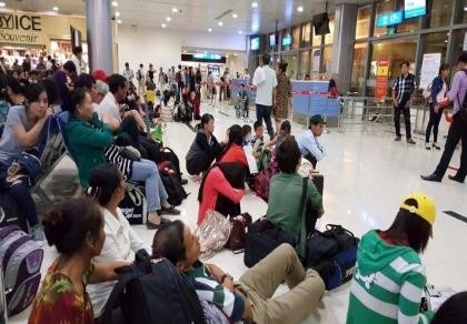 Mưa lớn, máy bay không thể đáp xuống sân bay Tân Sơn Nhất