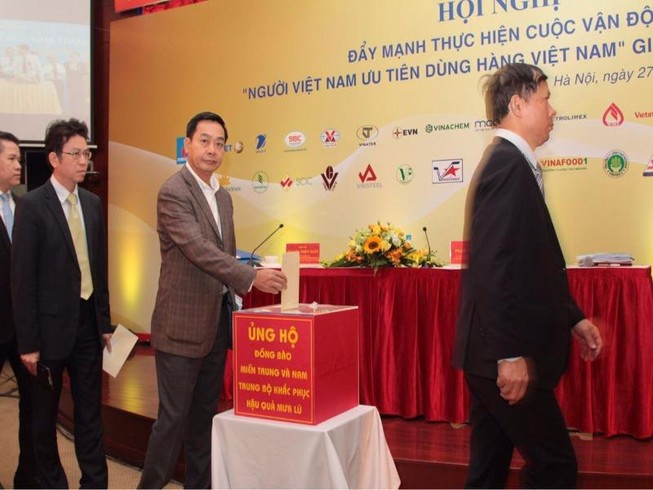 Nhân viên VNA quyên góp 2,1 tỉ ủng hộ vùng bị mưa lũ