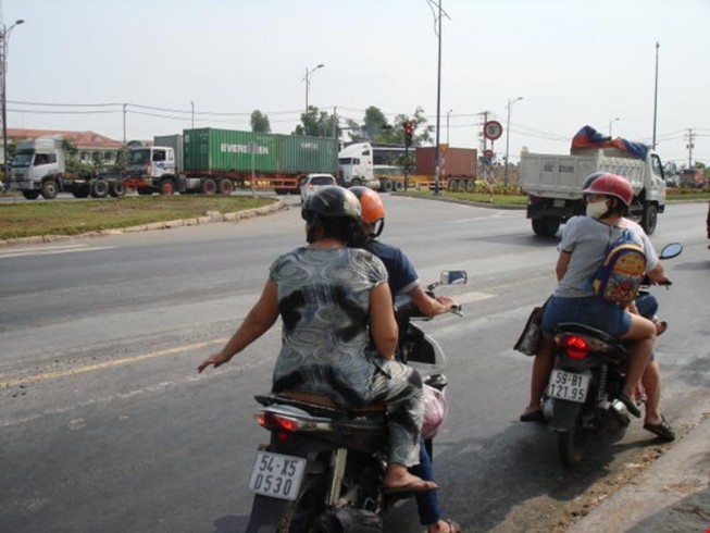 Cấm phương tiện lưu thông qua nút giao thông Mỹ Thủy
