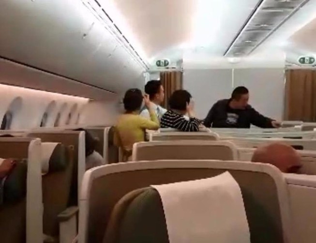 Khách Trung Quốc gây rối vì đòi ngồi khoang hạng sang