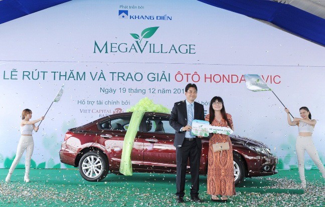 Khang Điền trao Honda Civic cho cư dân Mega Village