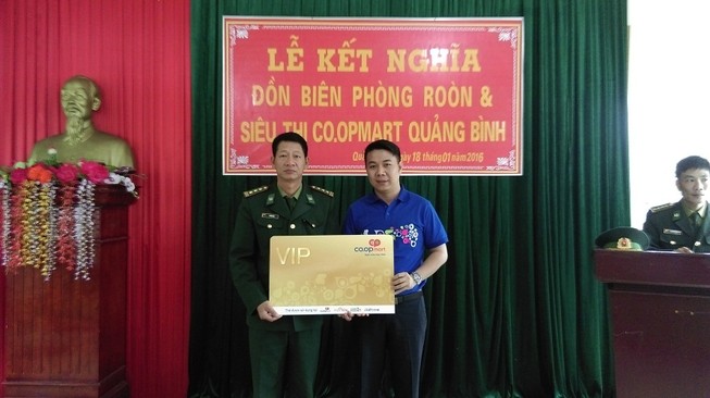 Đồn biên phòng Roòn kết nghĩa với hệ thống bán lẻ Co.opmart