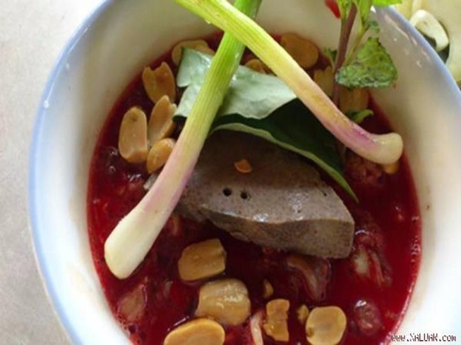 Bị hoại tử chân, tay do ăn tiết canh lợn
