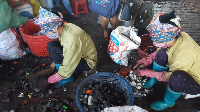Xét nghiệm máu cho 60 trẻ có nồng độ chì cao