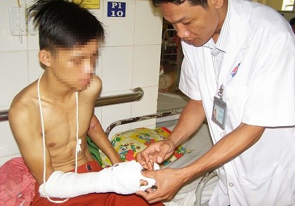 Bỏ quên bàn tay đứt lìa ngoài hiện trường tai nạn