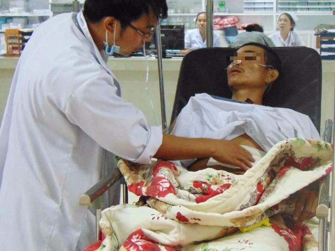 Lùi xe ba gác bất cẩn làm bé 18 tháng tử vong
