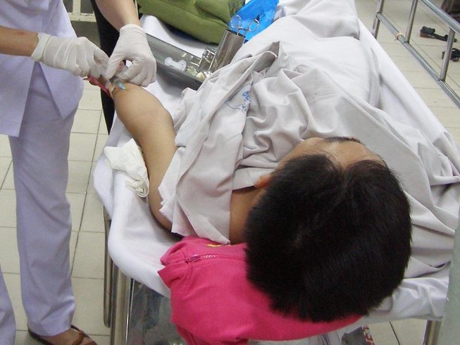 Sơ cứu các trường hợp bị ngộ độc trong ngày Tết